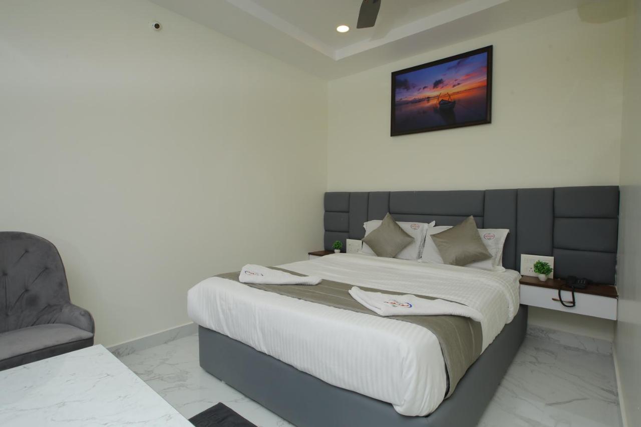 Radha Rani Residency Hotel Khammam Exterior photo