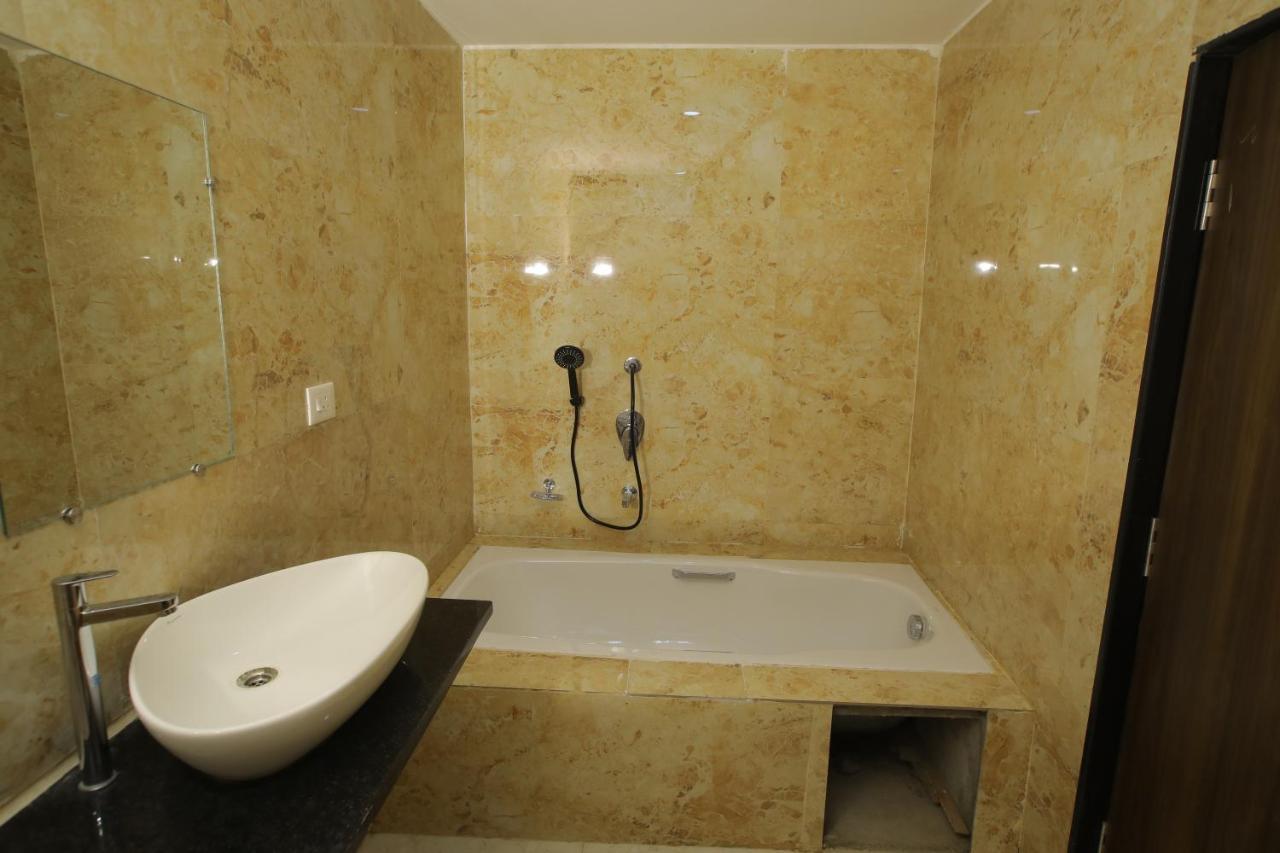 Radha Rani Residency Hotel Khammam Exterior photo
