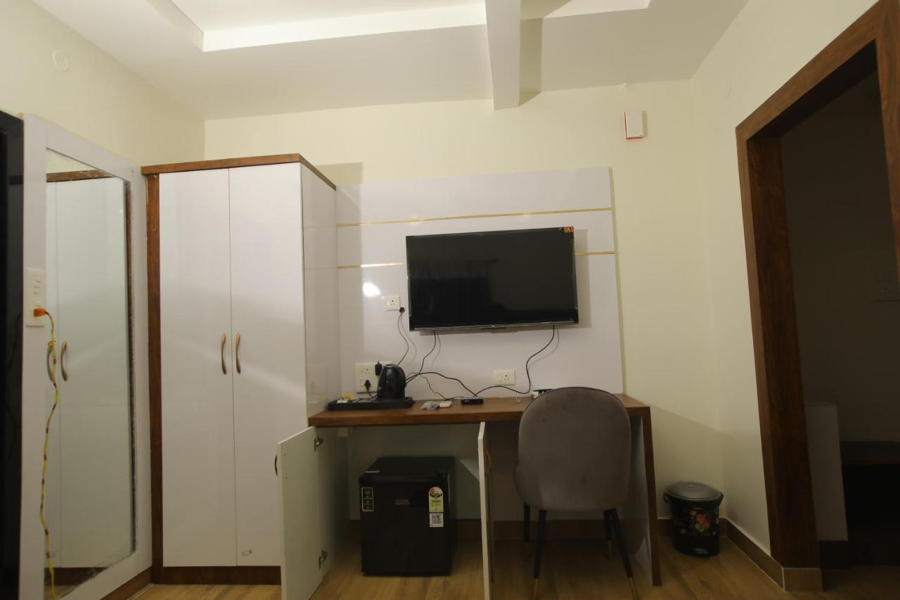 Radha Rani Residency Hotel Khammam Exterior photo